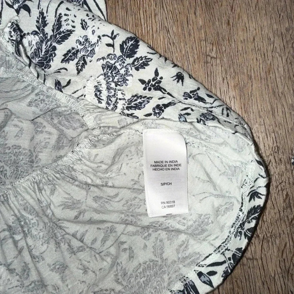 Lucky Brand • Long Sleeve Floral Blouse - Picture 4 of 10